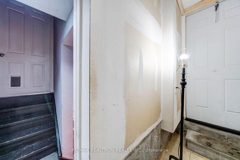 Photo 40 at 22 Northern Dancer Drive, Windfields, Oshawa