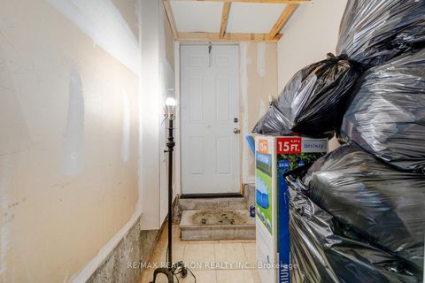 Photo 41 at 22 Northern Dancer Drive, Windfields, Oshawa