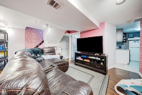 Photo 42 at 22 Northern Dancer Drive, Windfields, Oshawa