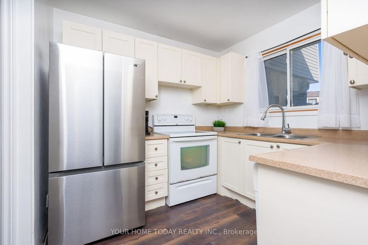 Photo 14 at 29 - 108 Sinclair Avenue, Georgetown, Halton Hills