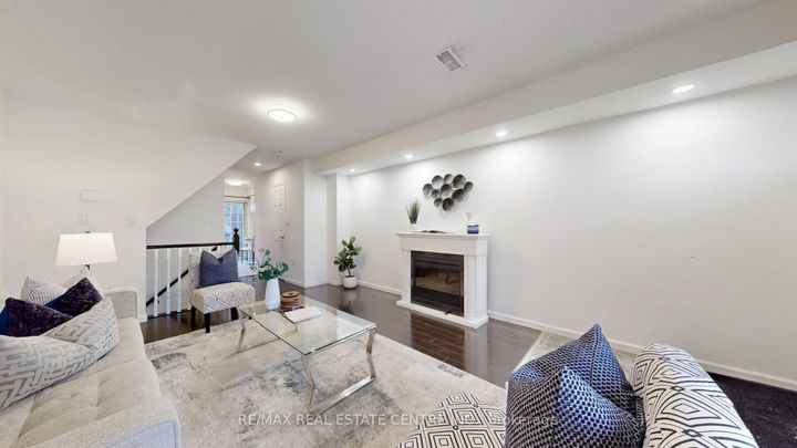 Photo 9 at 12 - 80 Strathaven Drive, Hurontario, Mississauga