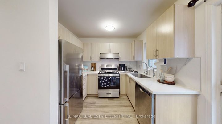 Photo 11 at 12 - 80 Strathaven Drive, Hurontario, Mississauga