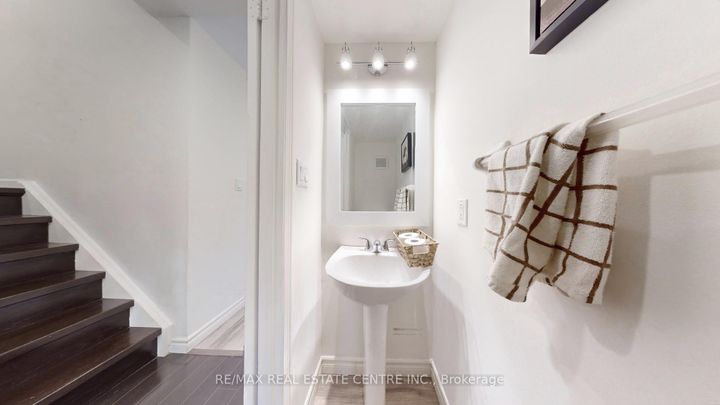 Photo 15 at 12 - 80 Strathaven Drive, Hurontario, Mississauga