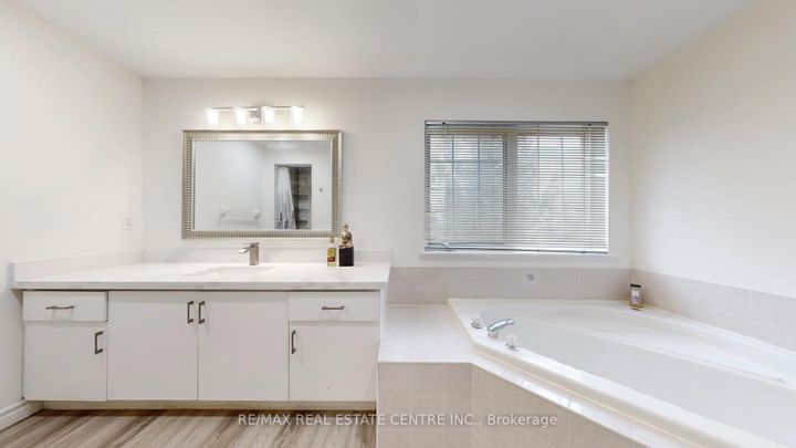 Photo 37 at 12 - 80 Strathaven Drive, Hurontario, Mississauga