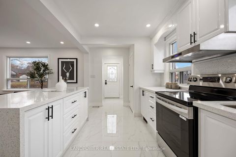 Photo 15 at 195 Phyllis Avenue, Cliffcrest, Toronto