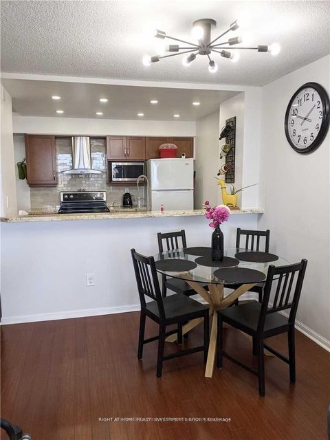 Photo 2 at 812 - 550 Webb Drive, City Centre, Mississauga