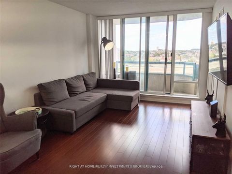 Photo 3 at 812 - 550 Webb Drive, City Centre, Mississauga