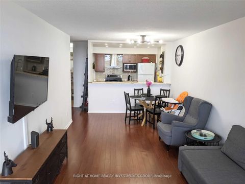 Photo 4 at 812 - 550 Webb Drive, City Centre, Mississauga
