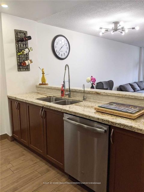 Photo 5 at 812 - 550 Webb Drive, City Centre, Mississauga