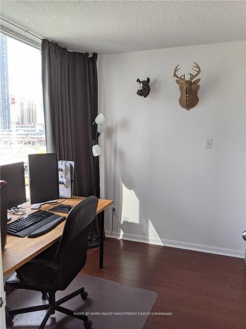 Photo 7 at 812 - 550 Webb Drive, City Centre, Mississauga