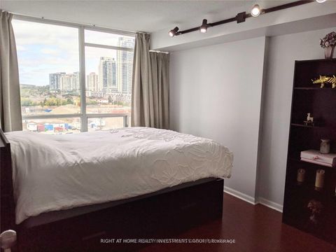 Photo 8 at 812 - 550 Webb Drive, City Centre, Mississauga