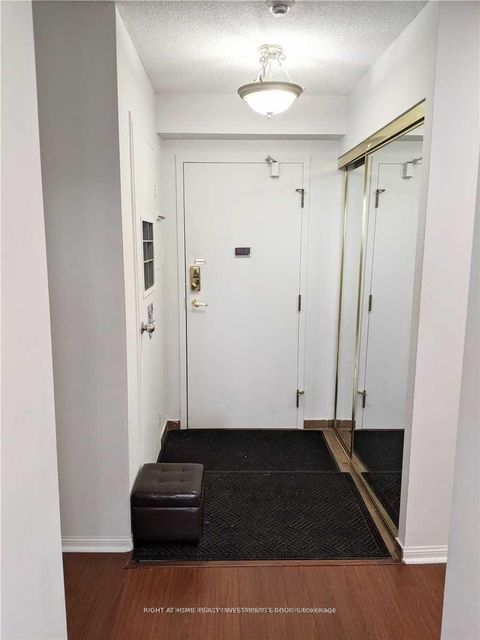 Photo 9 at 812 - 550 Webb Drive, City Centre, Mississauga