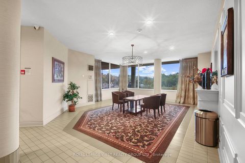 Photo 2 at 805 - 326 Major Mackenzie Drive E, Crosby, Richmond Hill