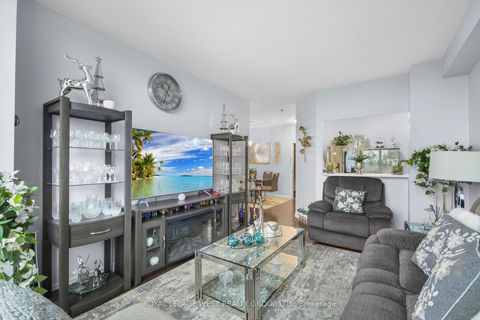 Photo 8 at 805 - 326 Major Mackenzie Drive E, Crosby, Richmond Hill