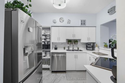 Photo 9 at 805 - 326 Major Mackenzie Drive E, Crosby, Richmond Hill