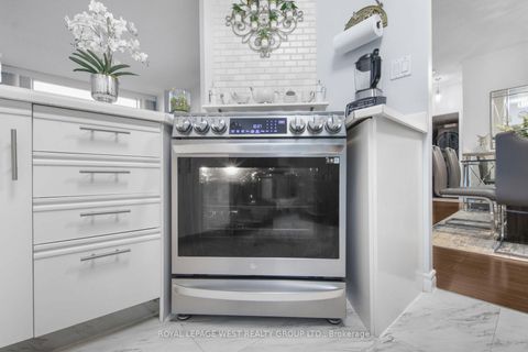 Photo 10 at 805 - 326 Major Mackenzie Drive E, Crosby, Richmond Hill