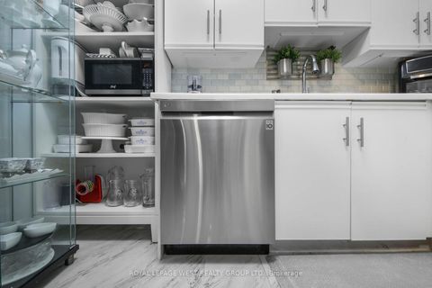 Photo 12 at 805 - 326 Major Mackenzie Drive E, Crosby, Richmond Hill