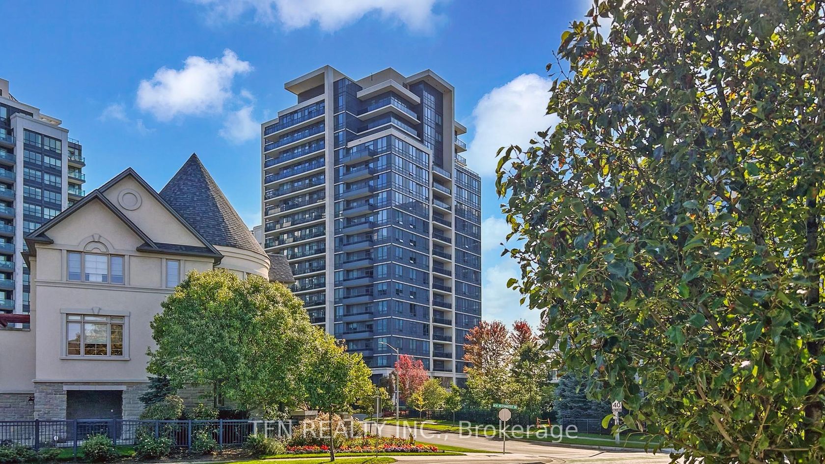 307 - 75 North Park Road S, Beverley Glen, Vaughan 