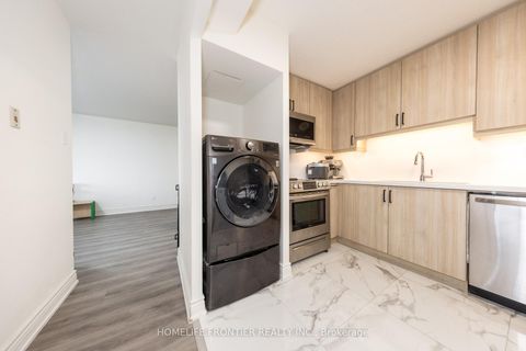 Photo 4 at 608 - 10 Tangreen Crescent, Newtonbrook West, Toronto