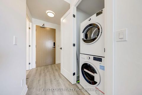 Photo 5 at 904 - 2369 Danforth Avenue, Danforth, Toronto