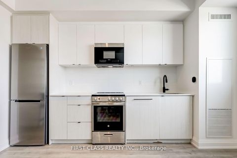 Photo 8 at 904 - 2369 Danforth Avenue, Danforth, Toronto