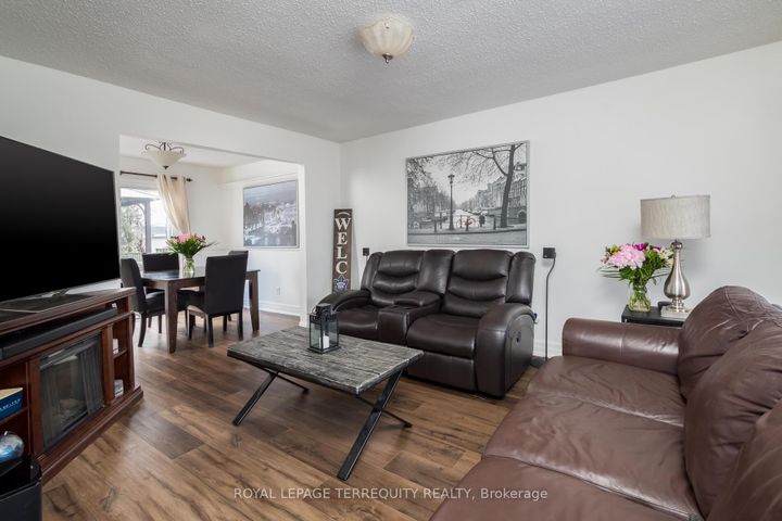 Photo 5 at 630 Sultana Square, Amberlea, Pickering