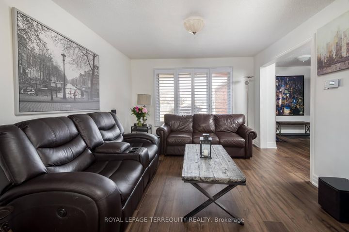 Photo 7 at 630 Sultana Square, Amberlea, Pickering