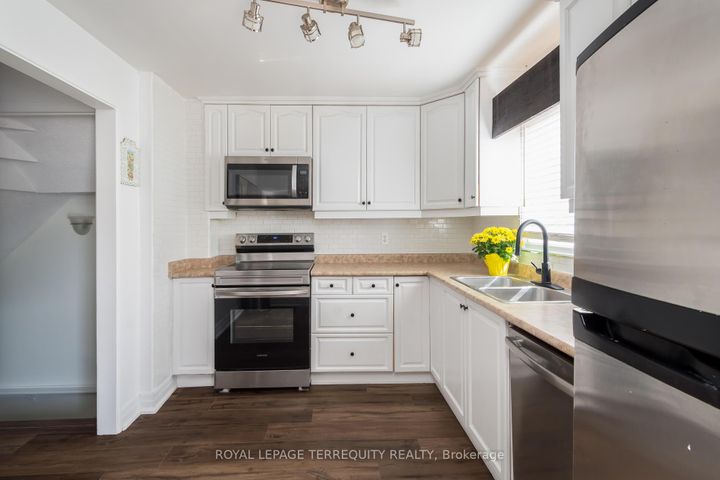 Photo 12 at 630 Sultana Square, Amberlea, Pickering