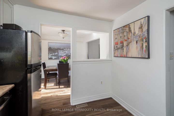 Photo 14 at 630 Sultana Square, Amberlea, Pickering