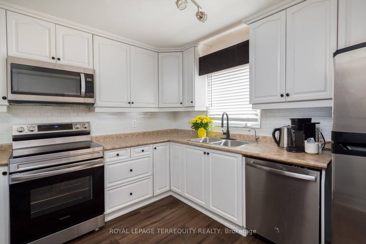 Photo 15 at 630 Sultana Square, Amberlea, Pickering