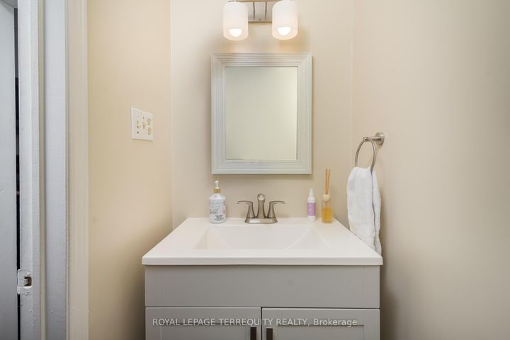 Photo 18 at 630 Sultana Square, Amberlea, Pickering