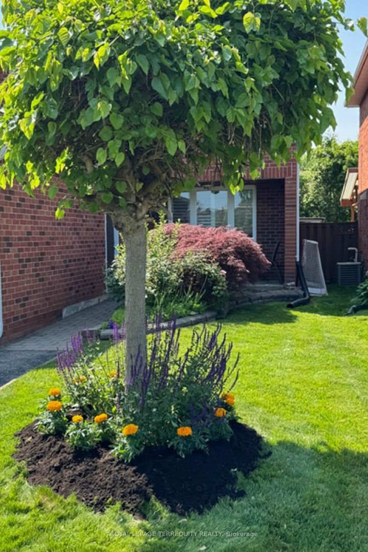 Photo 46 at 630 Sultana Square, Amberlea, Pickering