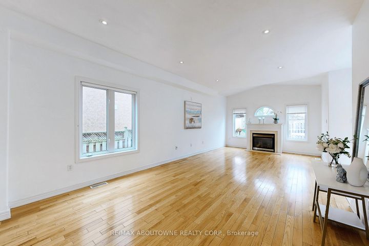 Photo 4 at 2457 Hilda Drive, JC Joshua Creek, Oakville