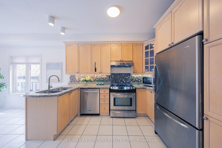 Photo 7 at 2457 Hilda Drive, JC Joshua Creek, Oakville