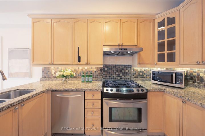 Photo 8 at 2457 Hilda Drive, JC Joshua Creek, Oakville