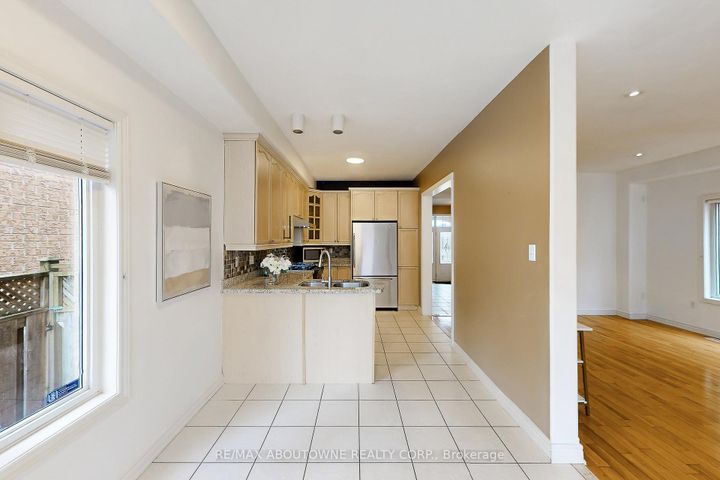 Photo 9 at 2457 Hilda Drive, JC Joshua Creek, Oakville