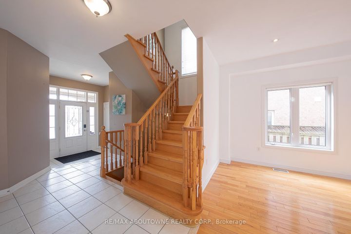 Photo 15 at 2457 Hilda Drive, JC Joshua Creek, Oakville