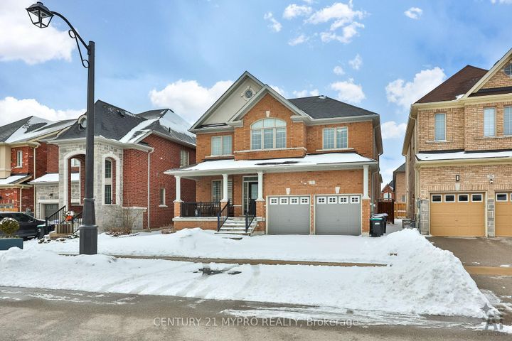 Photo 2 at 72 Belfry Drive, Bradford, Bradford West Gwillimbury