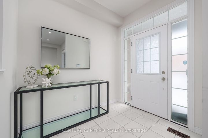 Photo 3 at 72 Belfry Drive, Bradford, Bradford West Gwillimbury