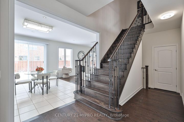 Photo 9 at 72 Belfry Drive, Bradford, Bradford West Gwillimbury