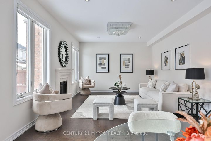 Photo 11 at 72 Belfry Drive, Bradford, Bradford West Gwillimbury