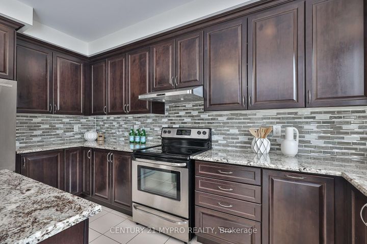 Photo 18 at 72 Belfry Drive, Bradford, Bradford West Gwillimbury