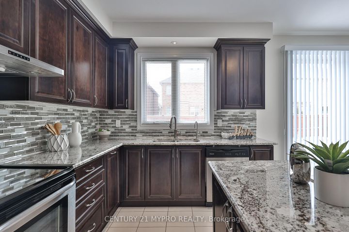 Photo 20 at 72 Belfry Drive, Bradford, Bradford West Gwillimbury