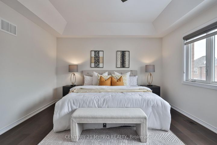 Photo 24 at 72 Belfry Drive, Bradford, Bradford West Gwillimbury