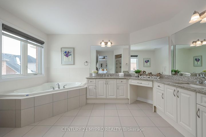 Photo 27 at 72 Belfry Drive, Bradford, Bradford West Gwillimbury