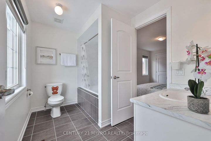 Photo 31 at 72 Belfry Drive, Bradford, Bradford West Gwillimbury