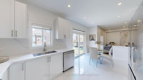 Photo 12 at 22 Bostock Drive, Keswick South, Georgina