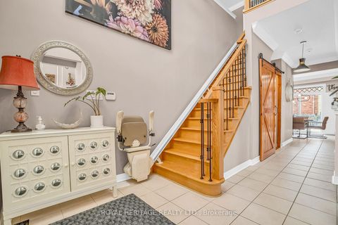 Photo 4 at 846 Hanmore Court, Pinecrest, Oshawa