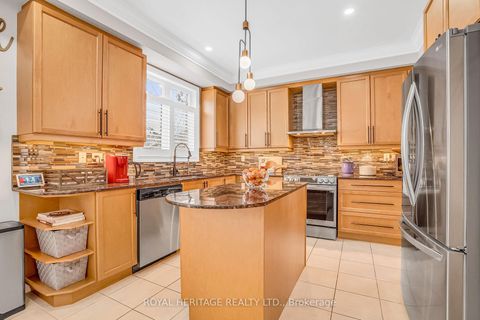 Photo 10 at 846 Hanmore Court, Pinecrest, Oshawa