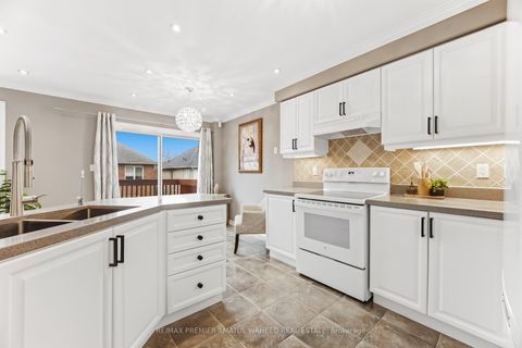 Photo 11 at 246 Equator Crescent, Vellore Village, Vaughan